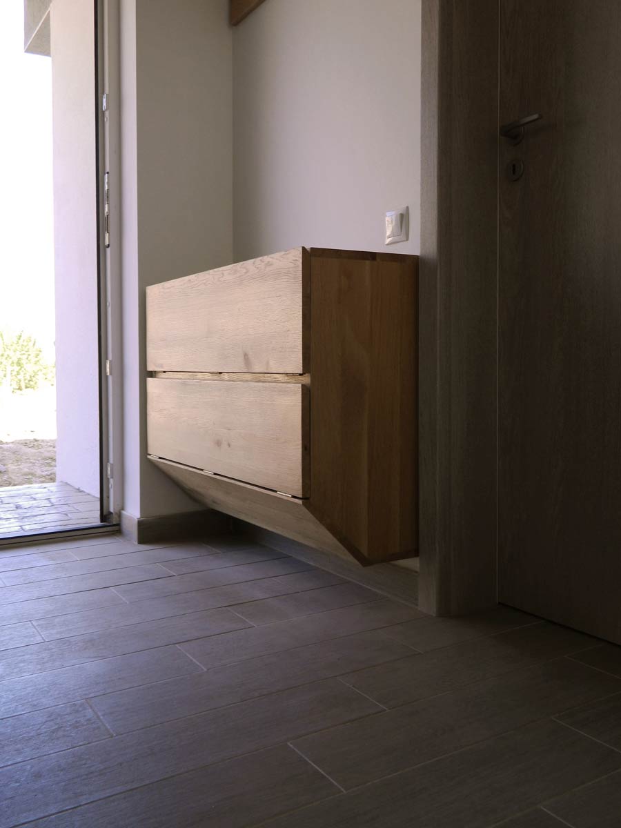 Pantofar suspendat prins pe perete, corp de mobilier pentru hol